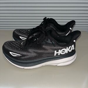 Women’s Clifton 9 Hoka, black